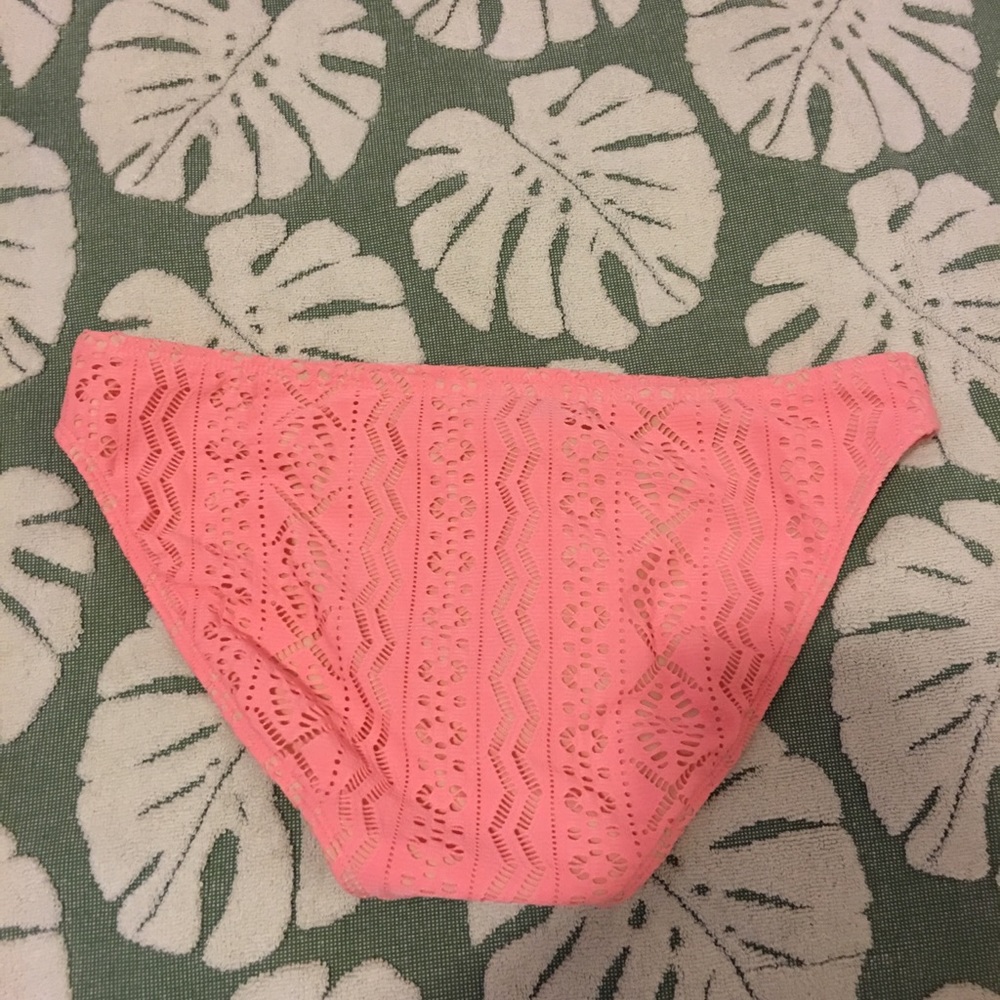 Bathing suit - Picture 2 of 3